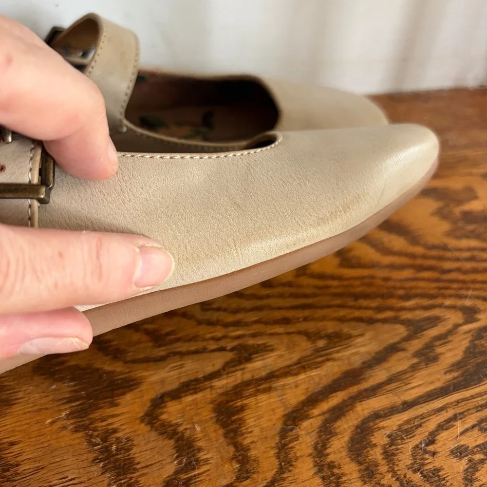 B.O.C. Womens Mary Jane Flats Beige Tan Buckle Strap Floral Memory Foam